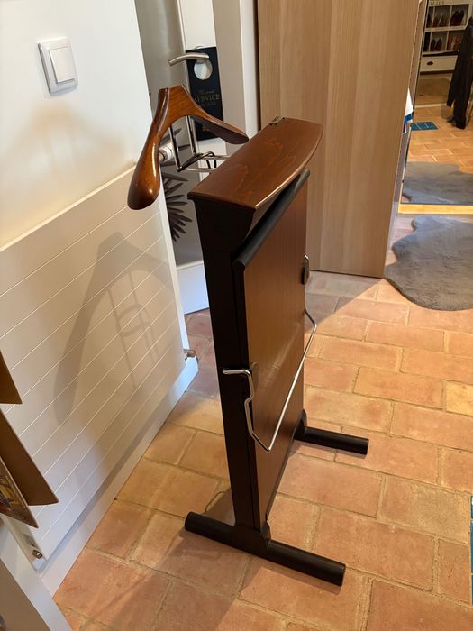 Valet Bentley 737 – prensa para calças elétrica com cabide