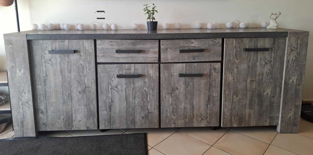 Aparador cinza, amario