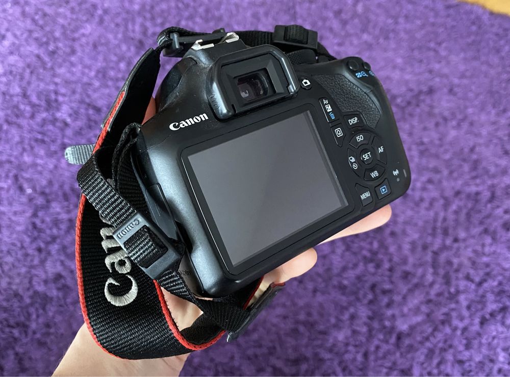 Фотоапарат Canon 1300d з wi-fi, об‘єктивом та сумкою