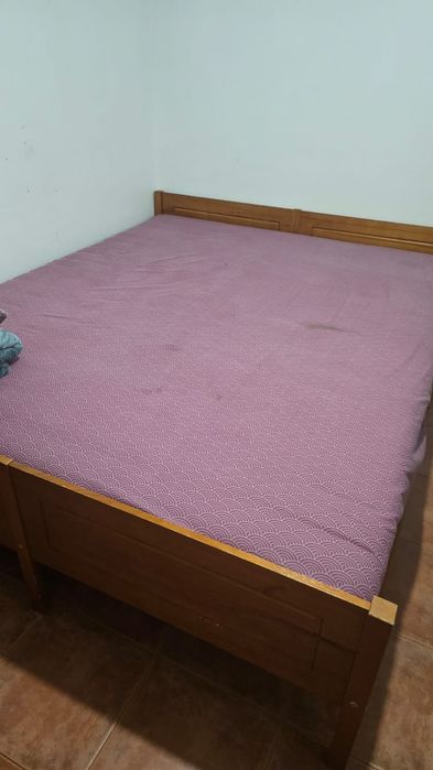 Cama com colchão de molas da Ikea, 160x200