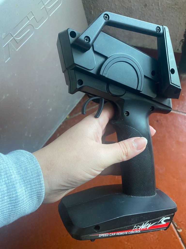 Comando rc para carro elétrico