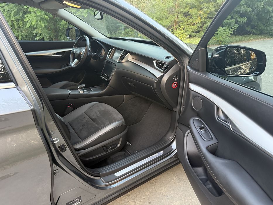 Продам Інфініті QX 50.Офіційна ! 52тис. пр. Стан новоі автівкм