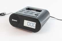 Radiobudzik z funkcją dokującą SONY ICF-C05iP | komplet