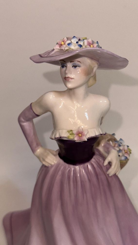 Coalport figurka z porcelany