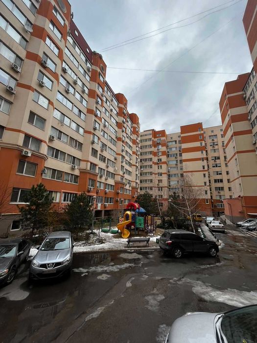 2-х кімнатна квартира в цегляному газовому будинку Старицького/Ріхтера