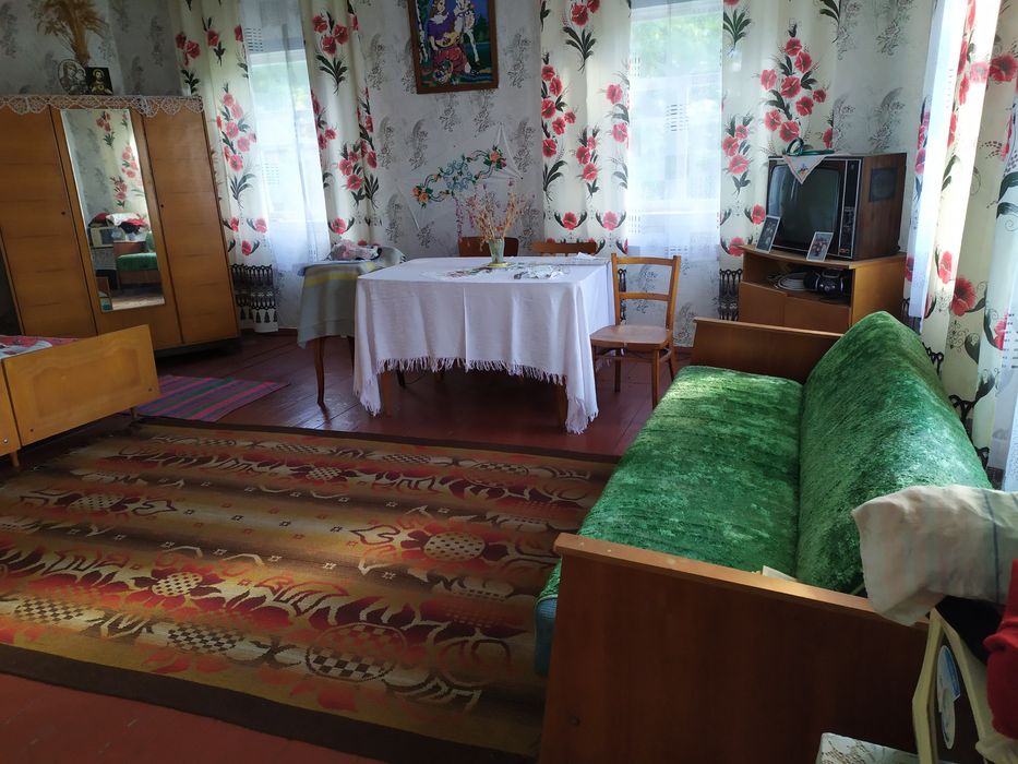 Будинок з ділянкою 100 соток