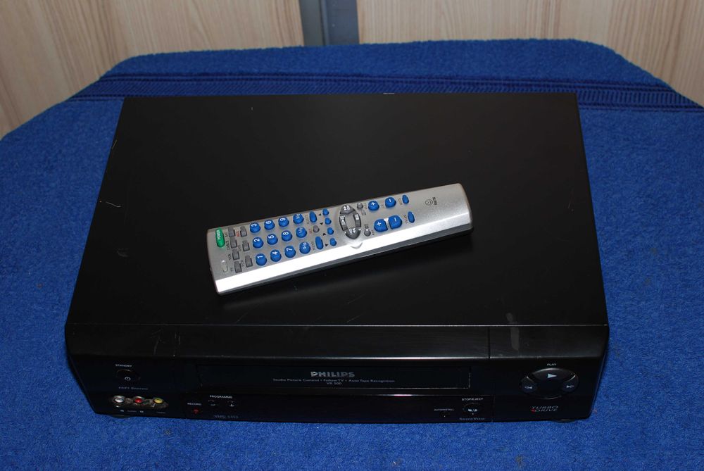 Magnetowid Philips HiFi z pilotem