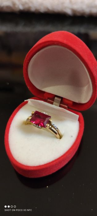 Złoty Pierścionek z Rubinem