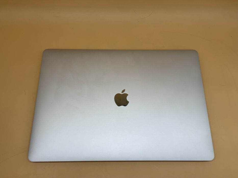 Macbook pro 16 2019 i9 32gb amd 5600 4tb памяті 85 циклів батарея