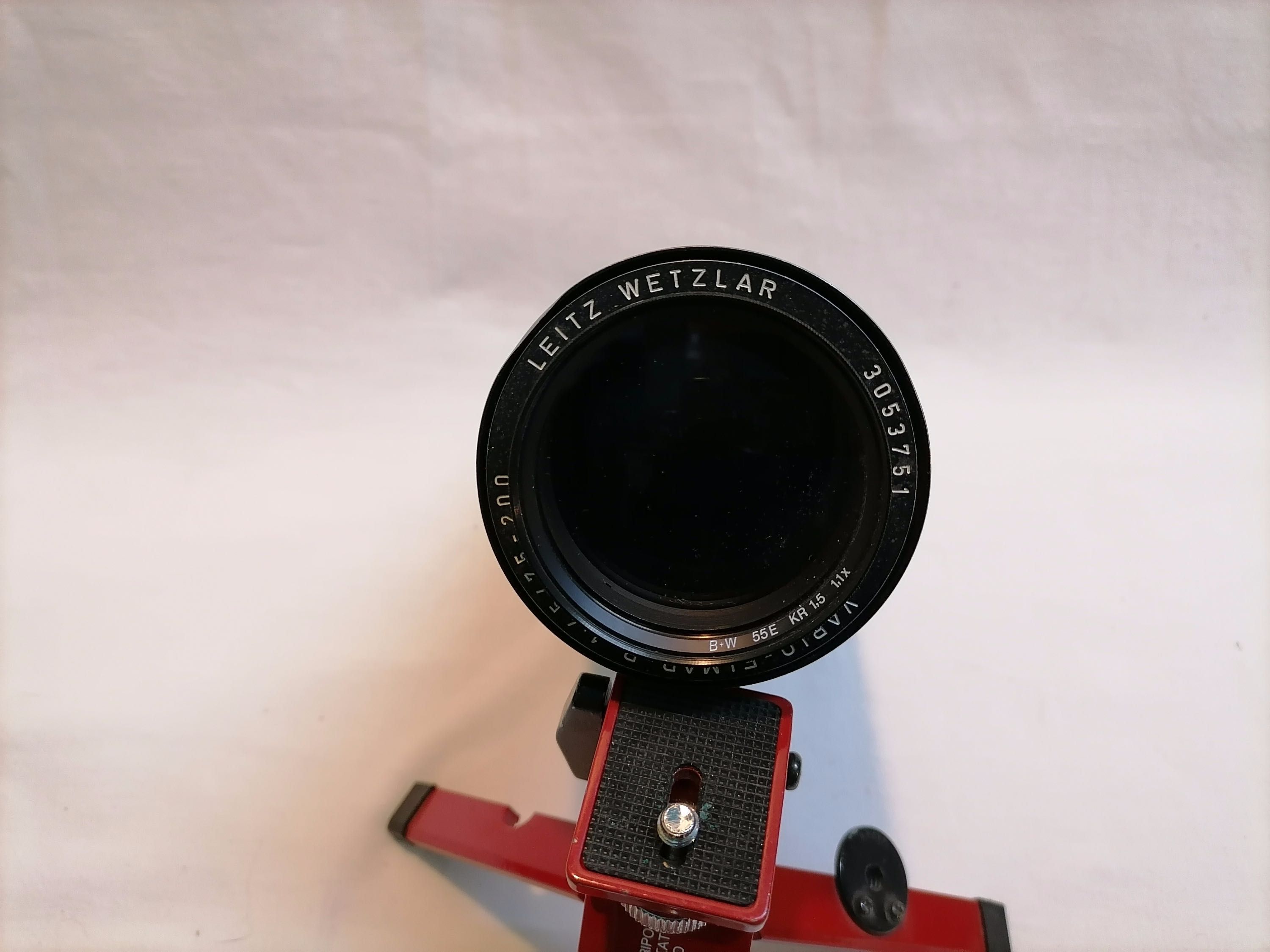 Teleobjectiva (Leica) Leitz Vario 75-200mm.