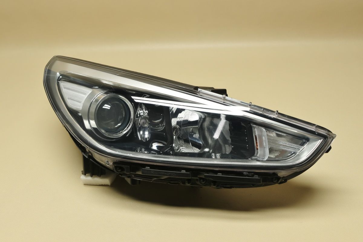 Reflektor lampa Hyundai i30 prawy
