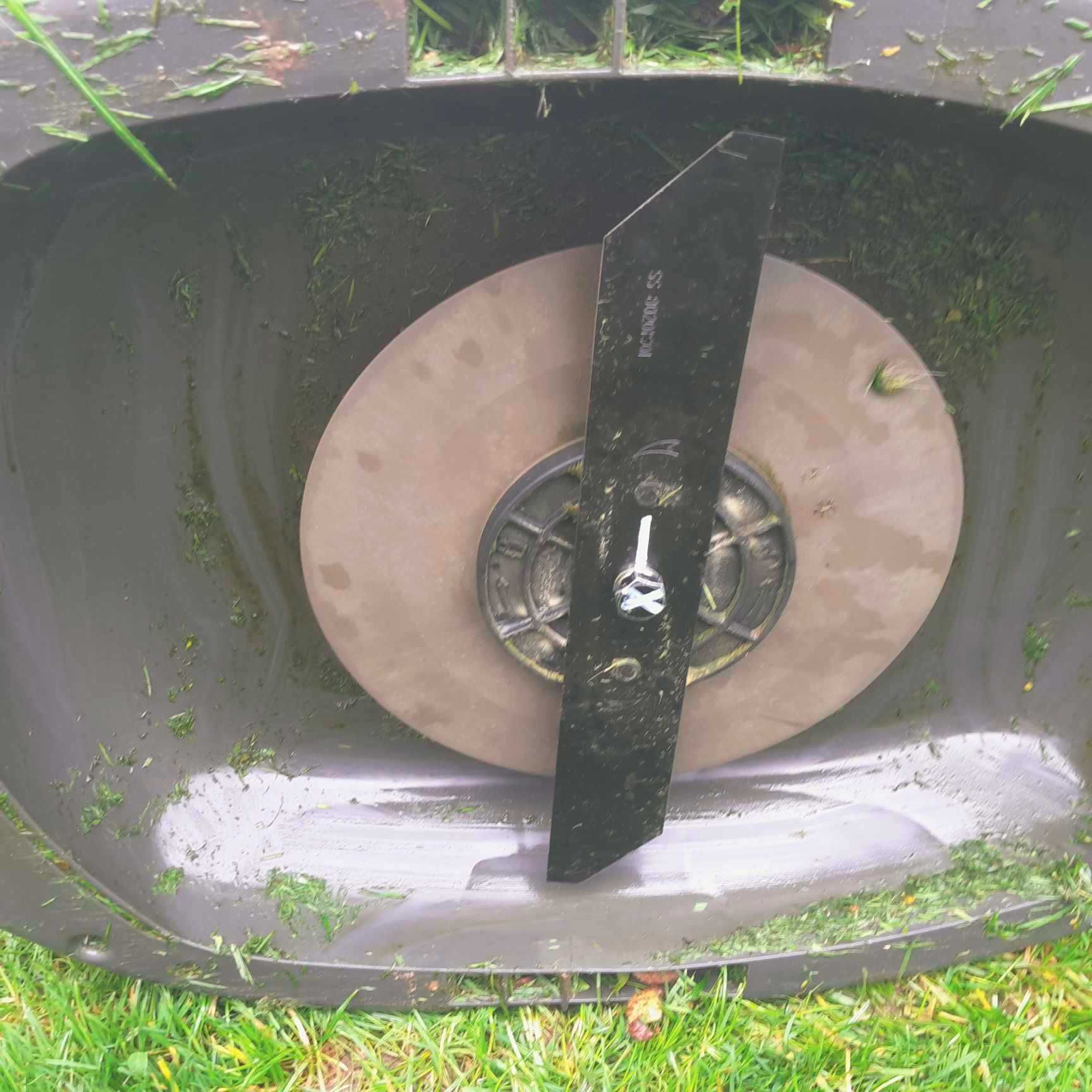 Mountfield Typhoon 30Li kosiarka akumulatorowa bateria 2x4Ah