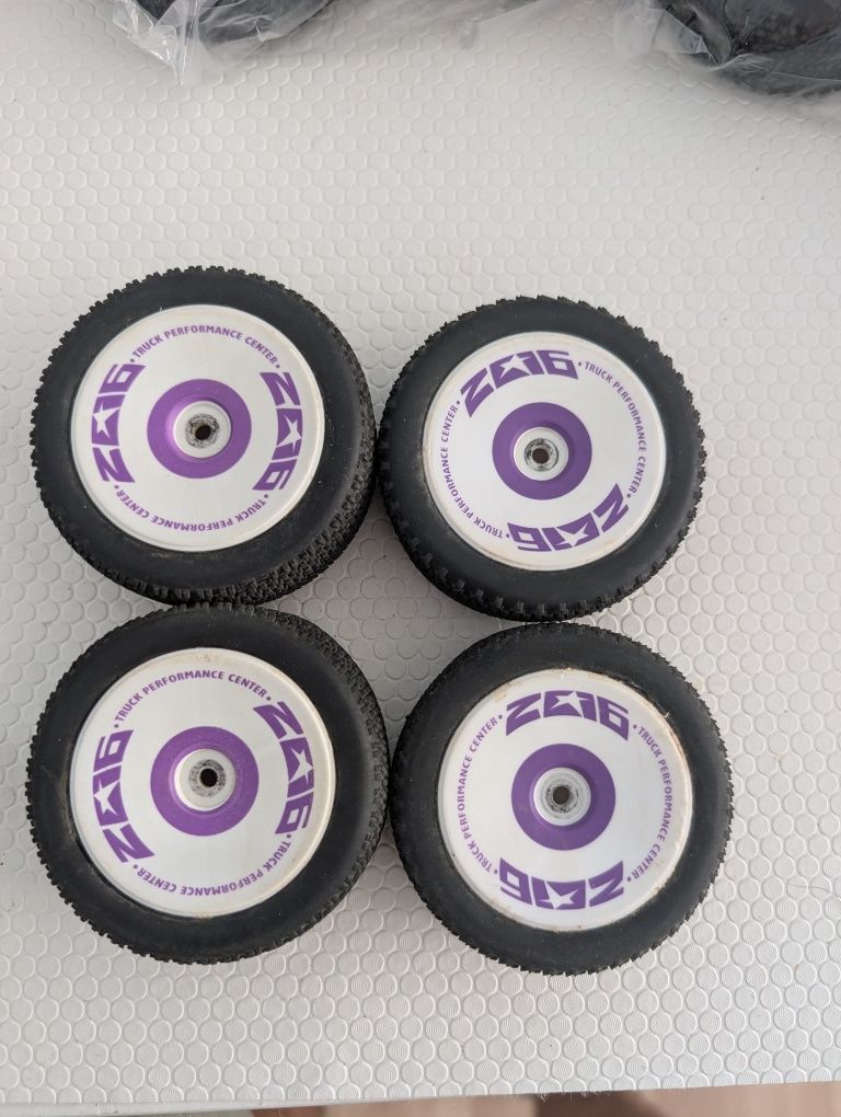 4 pneus quase novos Wltoys