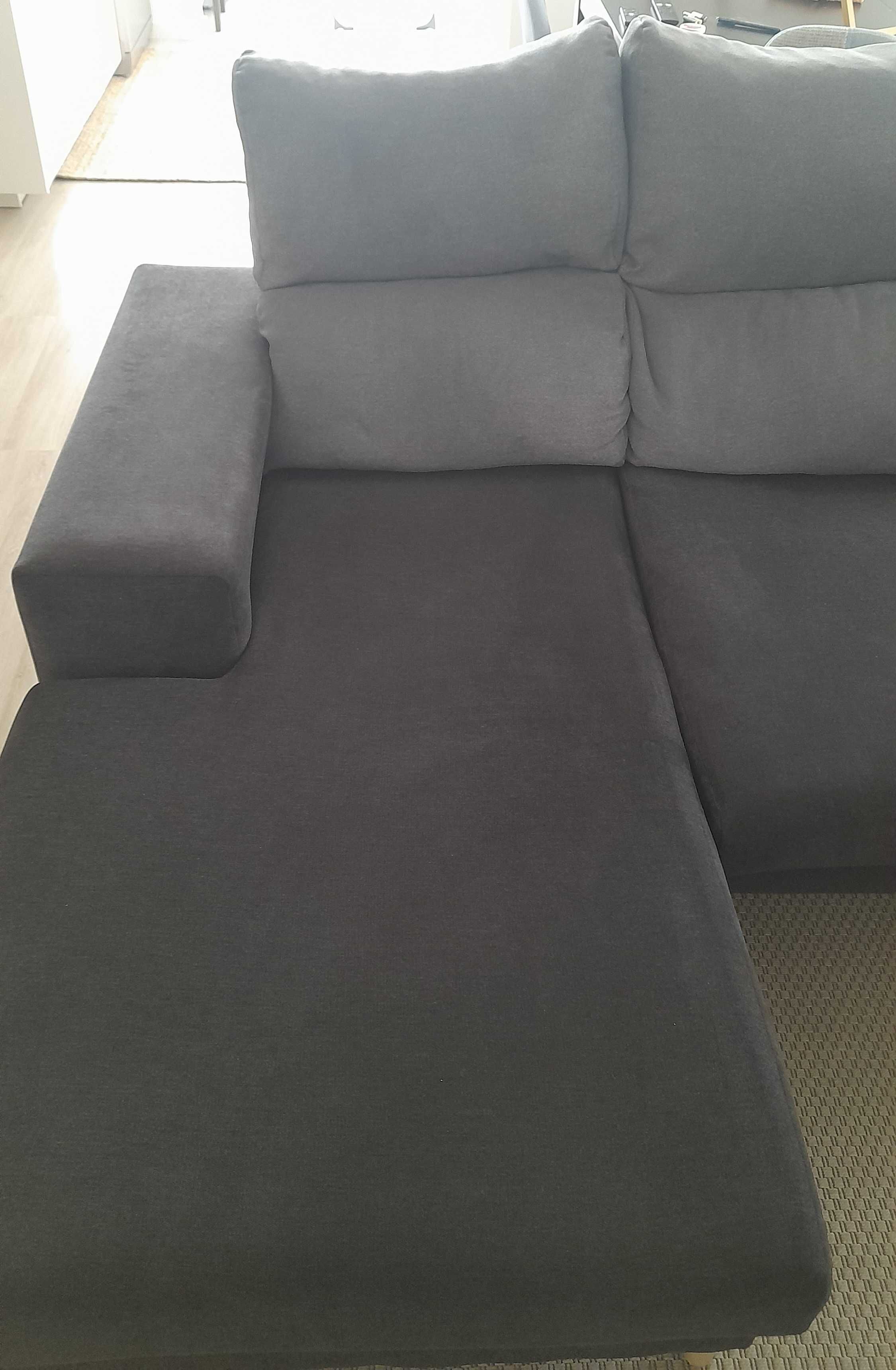 Sofá cinzento com chaise