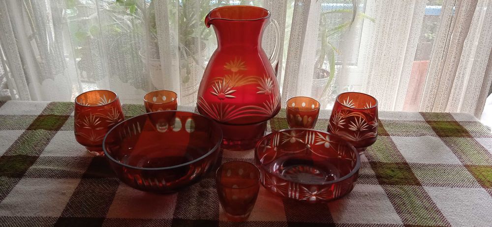 Красное резное стекло винтаж кувшин салатница конфетница рюмки стаканы