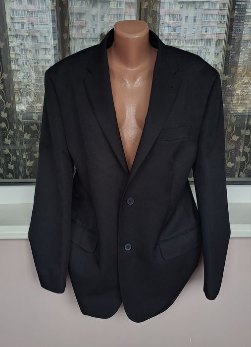 Черный классический пиджак жакет