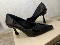 Туфлі лакові чорні, каблук 5 см