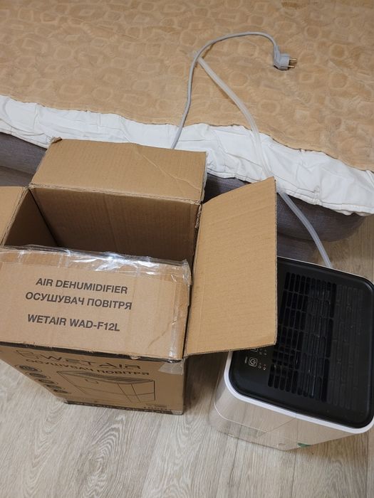 Продаю осушитель воздуха WetAir WAD-F12L