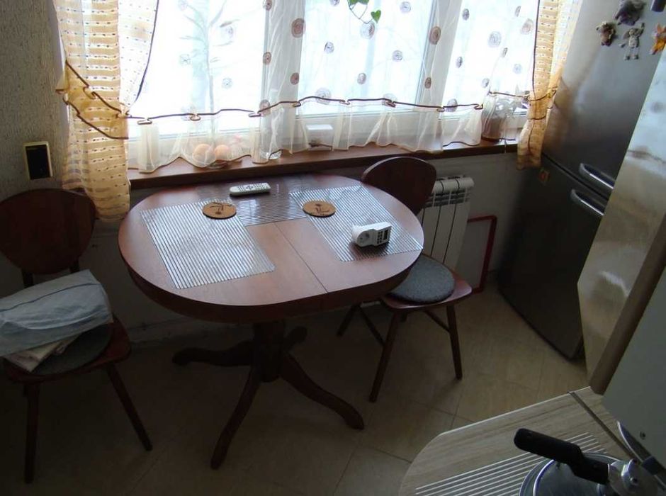 Поселим в доме 3 комнаты.