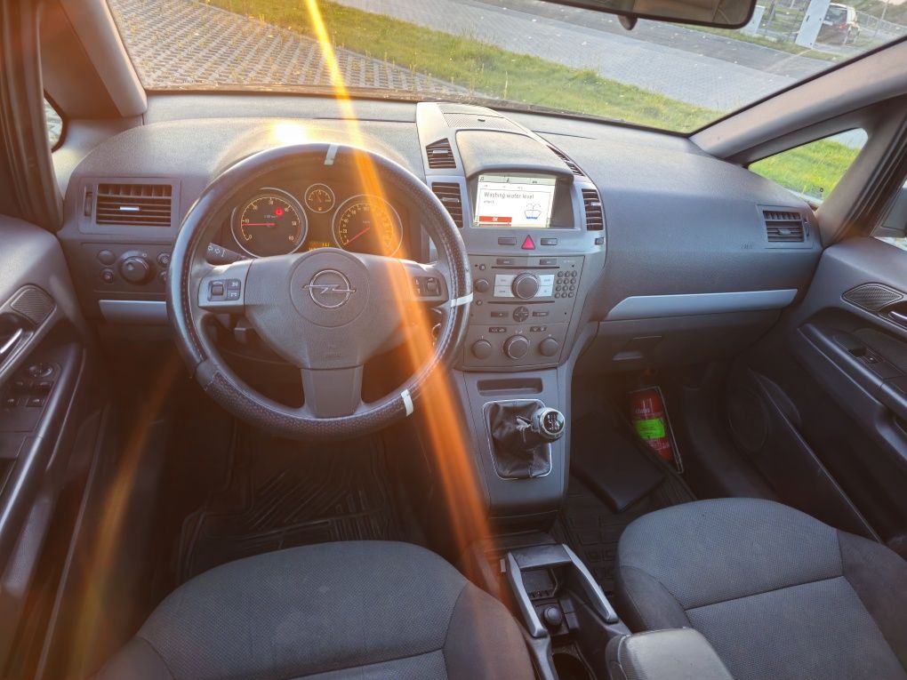 Opel Zafira B 1.9cdti 7osob Tanio Jeździ Uszkodzone Turbo Okazja