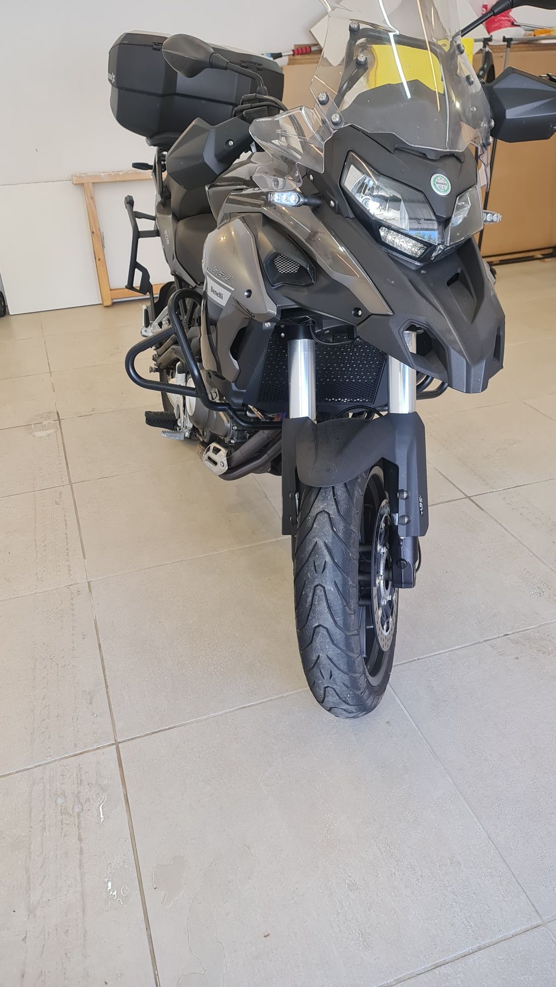 Benelli trk 502.