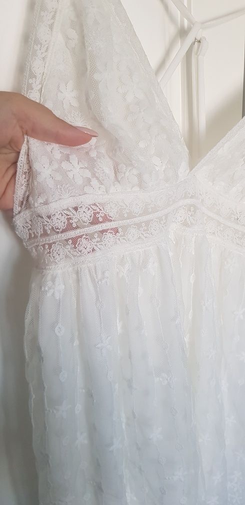 Sukienka koronka biała
