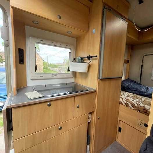 Samochód campingowy, camper Peugeot
Zabudowa marki Tikro - pół integra