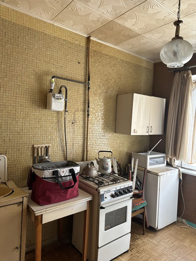 Продам 3к кв м-н Солнечный 13(возле АТБ)