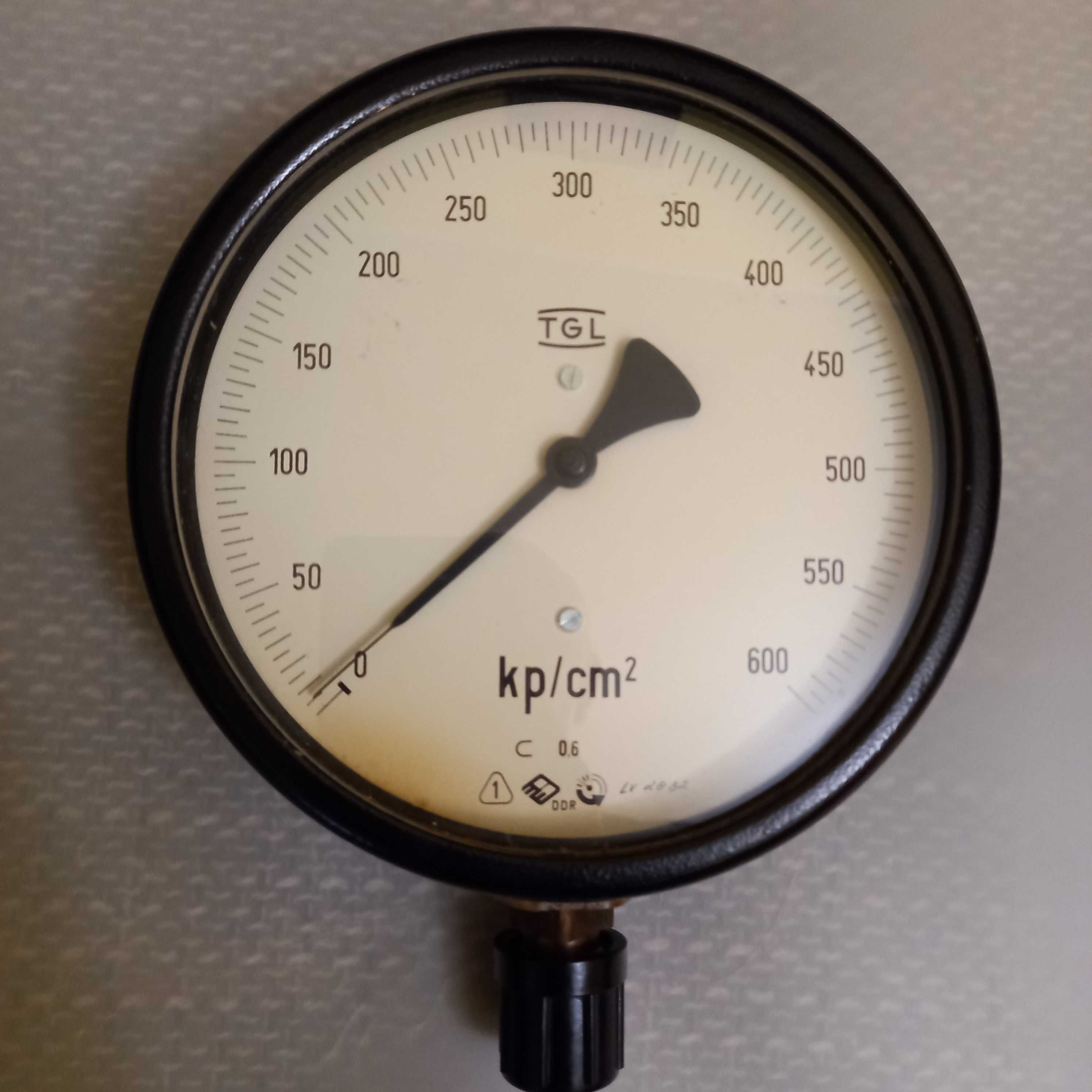 Siłomierz i manometry kontrolne
