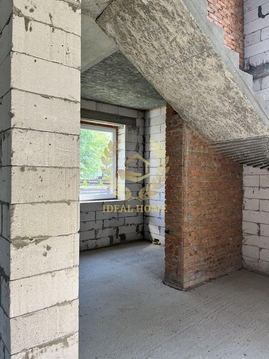 Продаж будинку в мальовничому місті Київа, метро Лісова