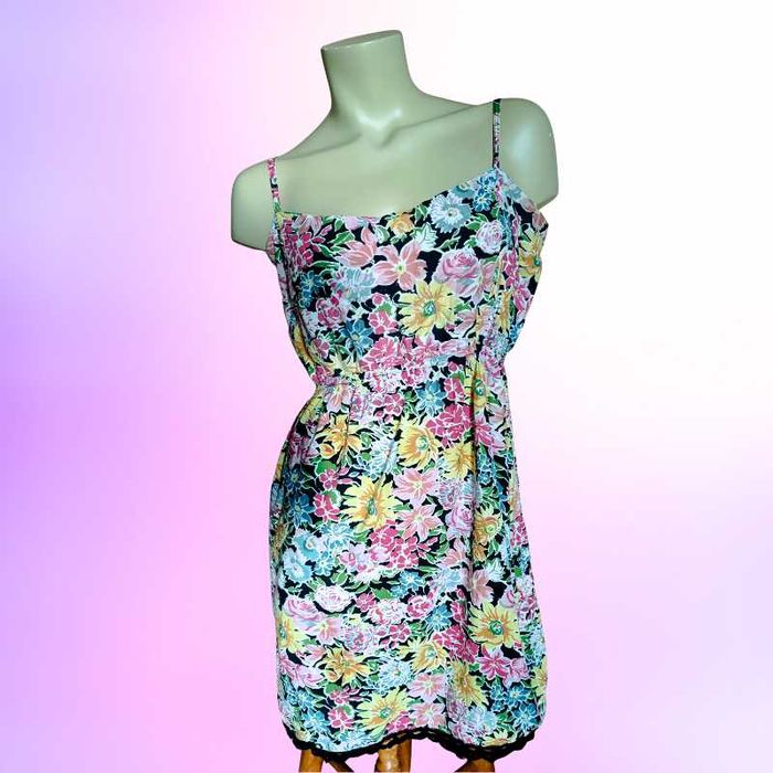 Kwiecista sukienka na ramiączkach