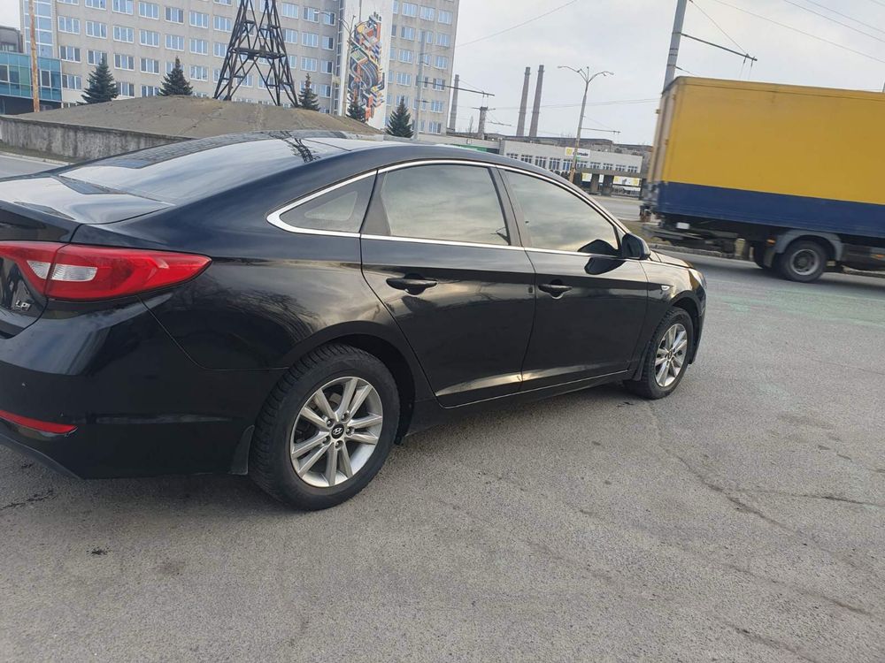 Hyundai Sonata 2015 «з фірми в таксі не було»