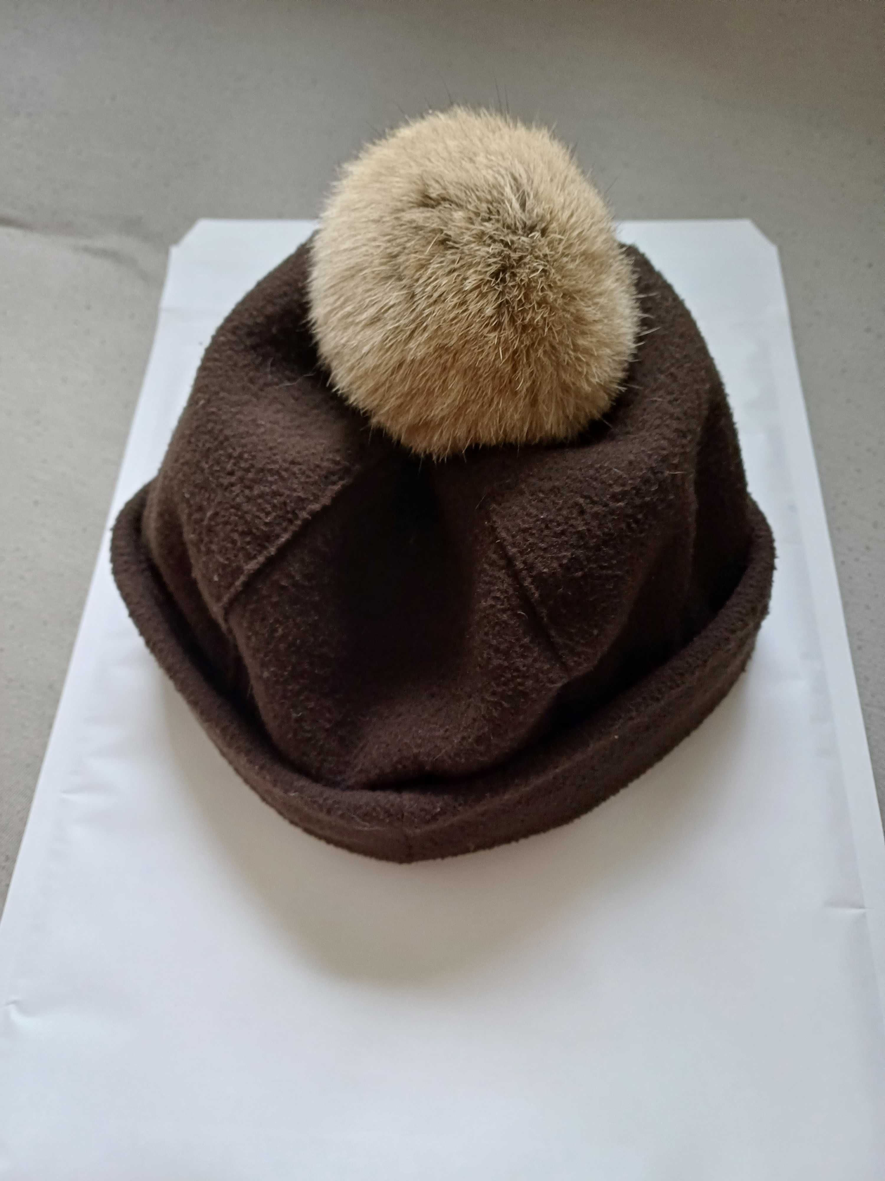 Moncler vintage polarowa czapka z naturalnym pomponem