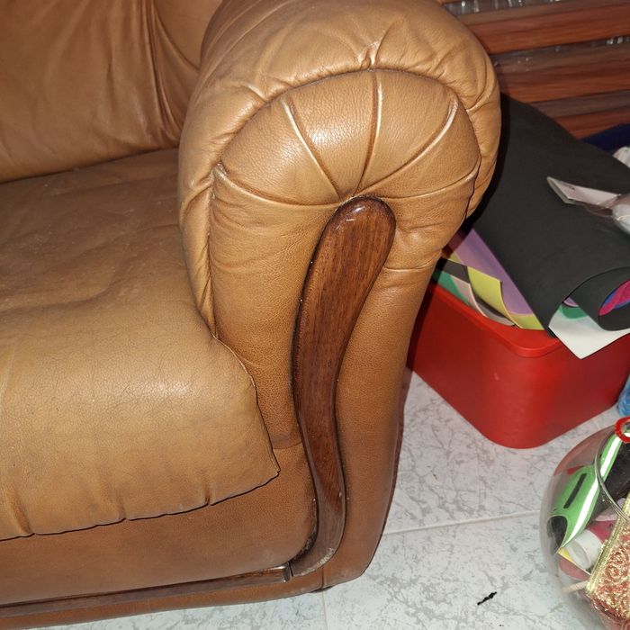 Sofa em pele jenunina