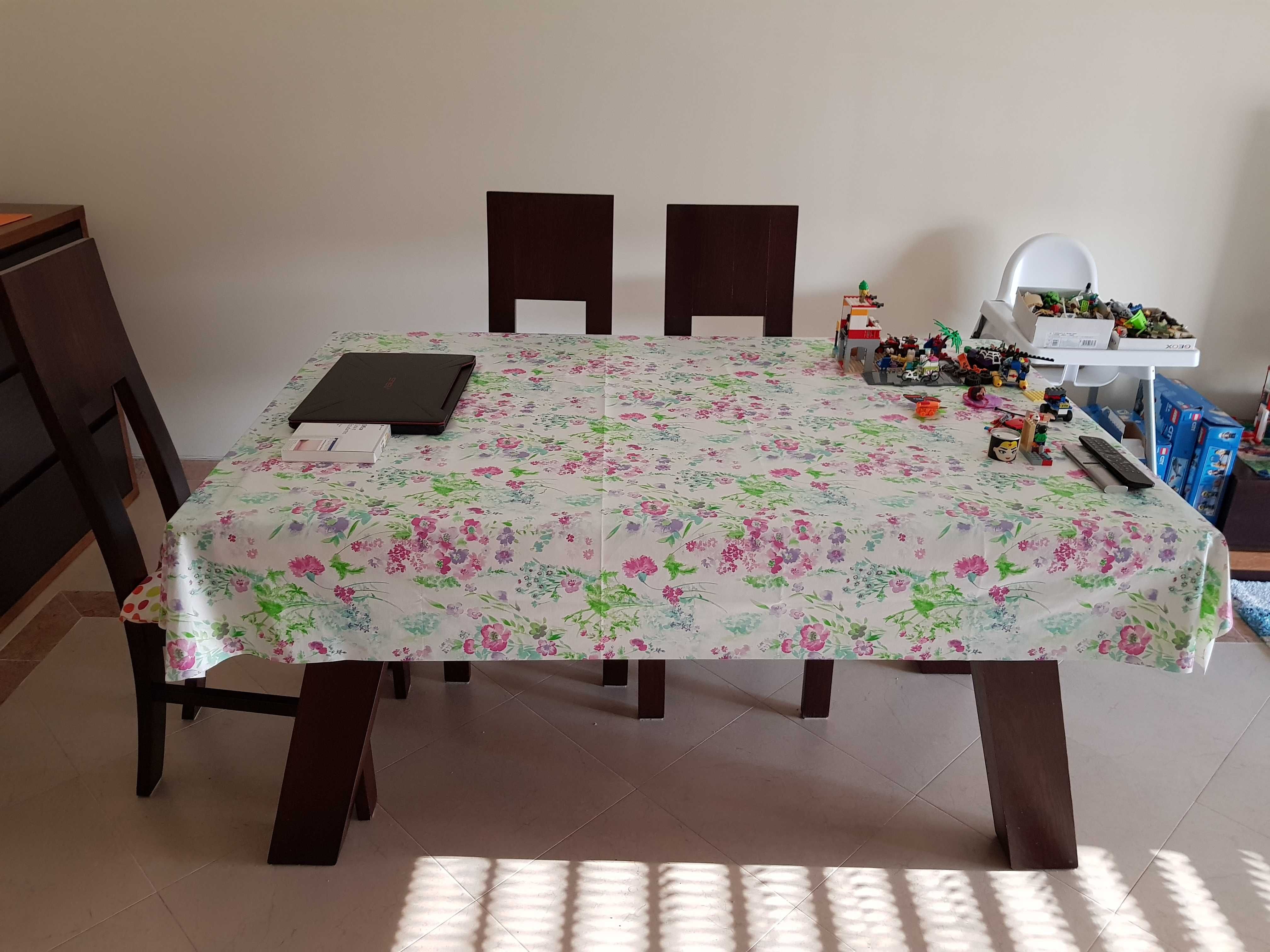 Mesa de Sala em Carvalho maciço  + 6 cadeiras