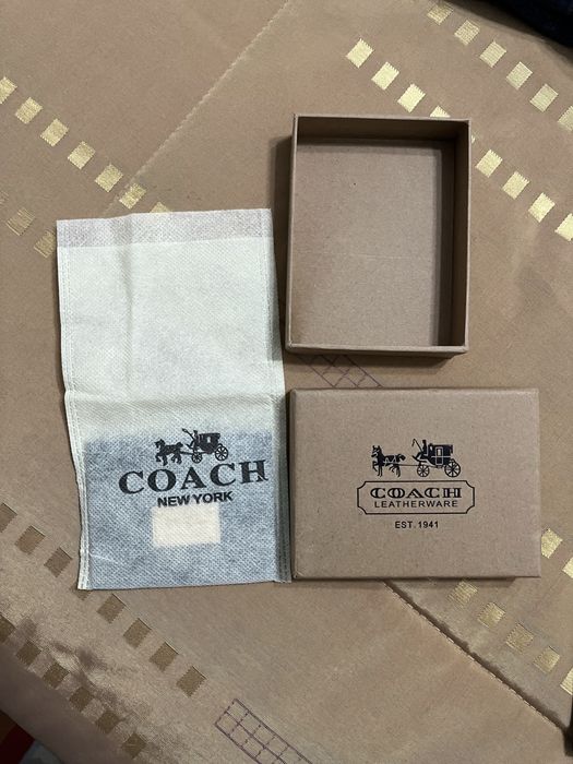 Carteira coach preta nova com caixa