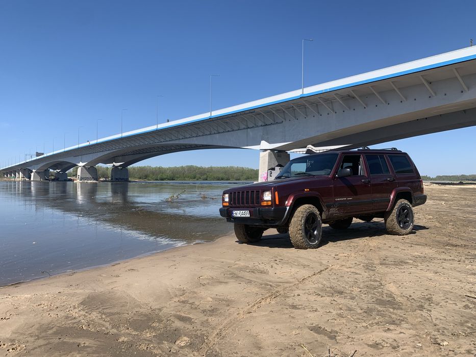 Jeep XJ 4.0L 2000r. Powypadkowy - całość lub na cześci