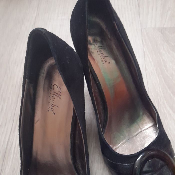 Чёрные замшевые туфли