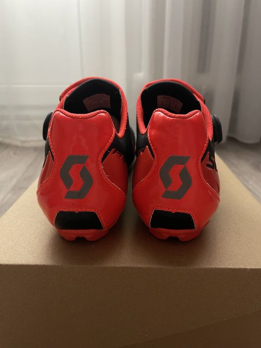 Велотуфлі / веловзуття SCOTT TRI PRO чорно-червоного кольору