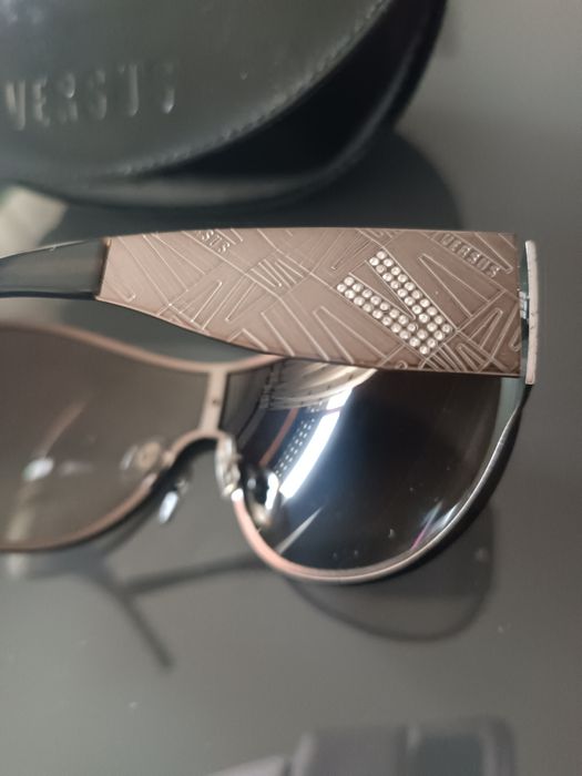 Óculos novos a estrear  Versus