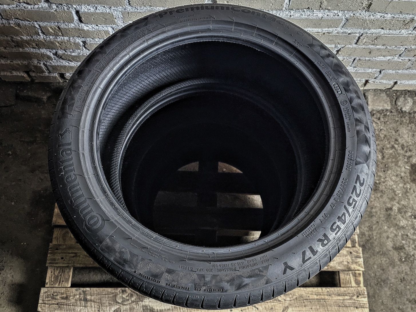 Шини 225/45r17 Continental | 2024 | 7/6mm | Ідеальний стан | Комплект