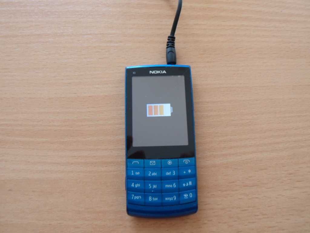 Nokia X 3 uszkodzona.