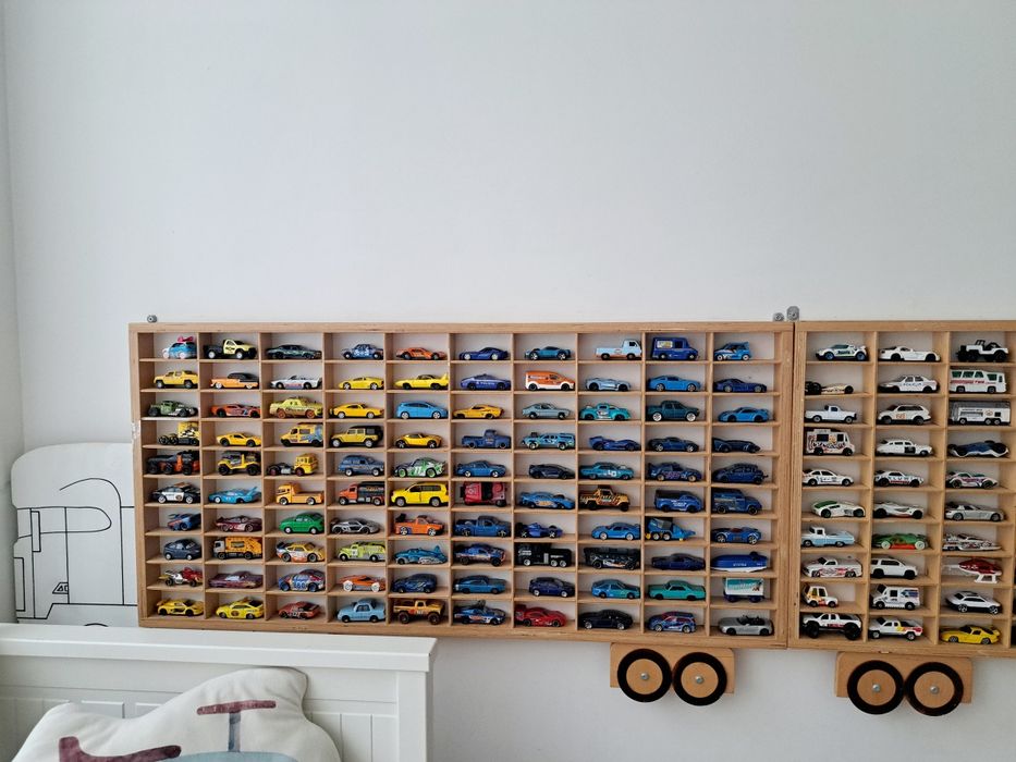 Resoraki autka 300 sztuk plus 3 półki