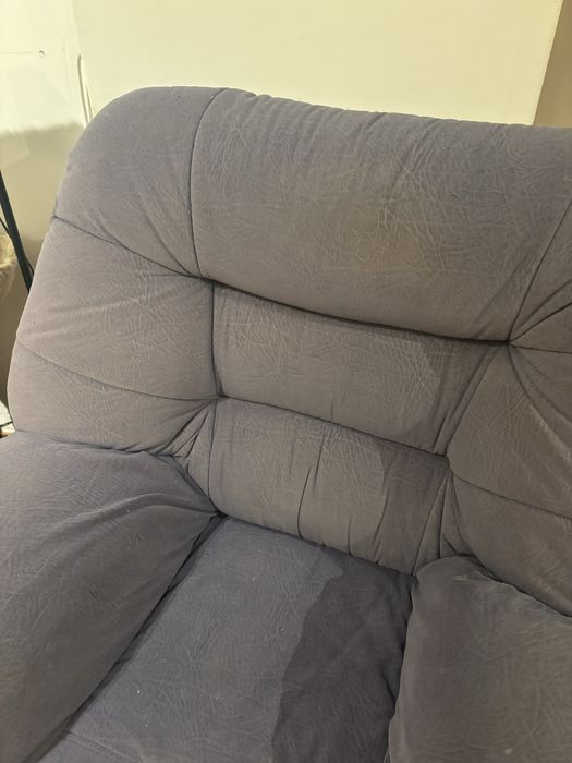 Poltrona azul, em bom estado, pode ser comprado junto com o sofa.