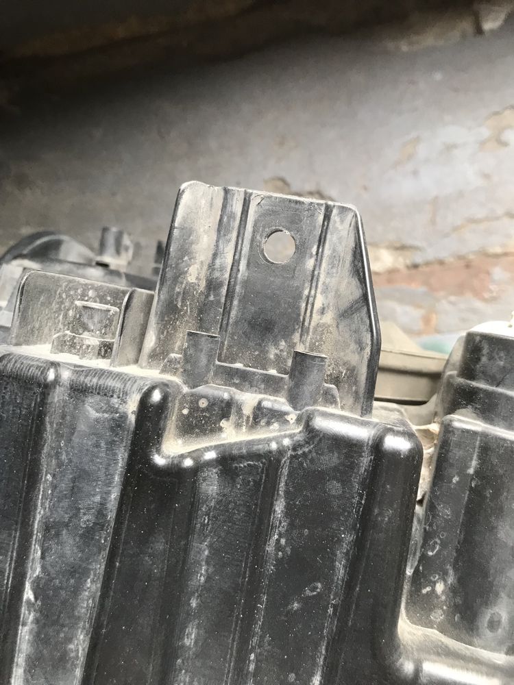 Продам ліву фару W caddy,розбите скло,ціна: 500 грн.