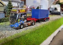 Mercedes Actros Mp4 z naczepą podkontenerową 1/87 Herpa.