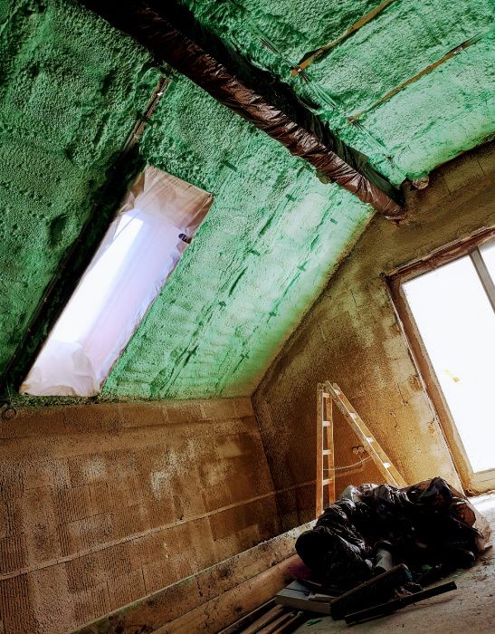 Ocieplanie ocieplenie poddasza dachu fundamentów pianką pur piana pur