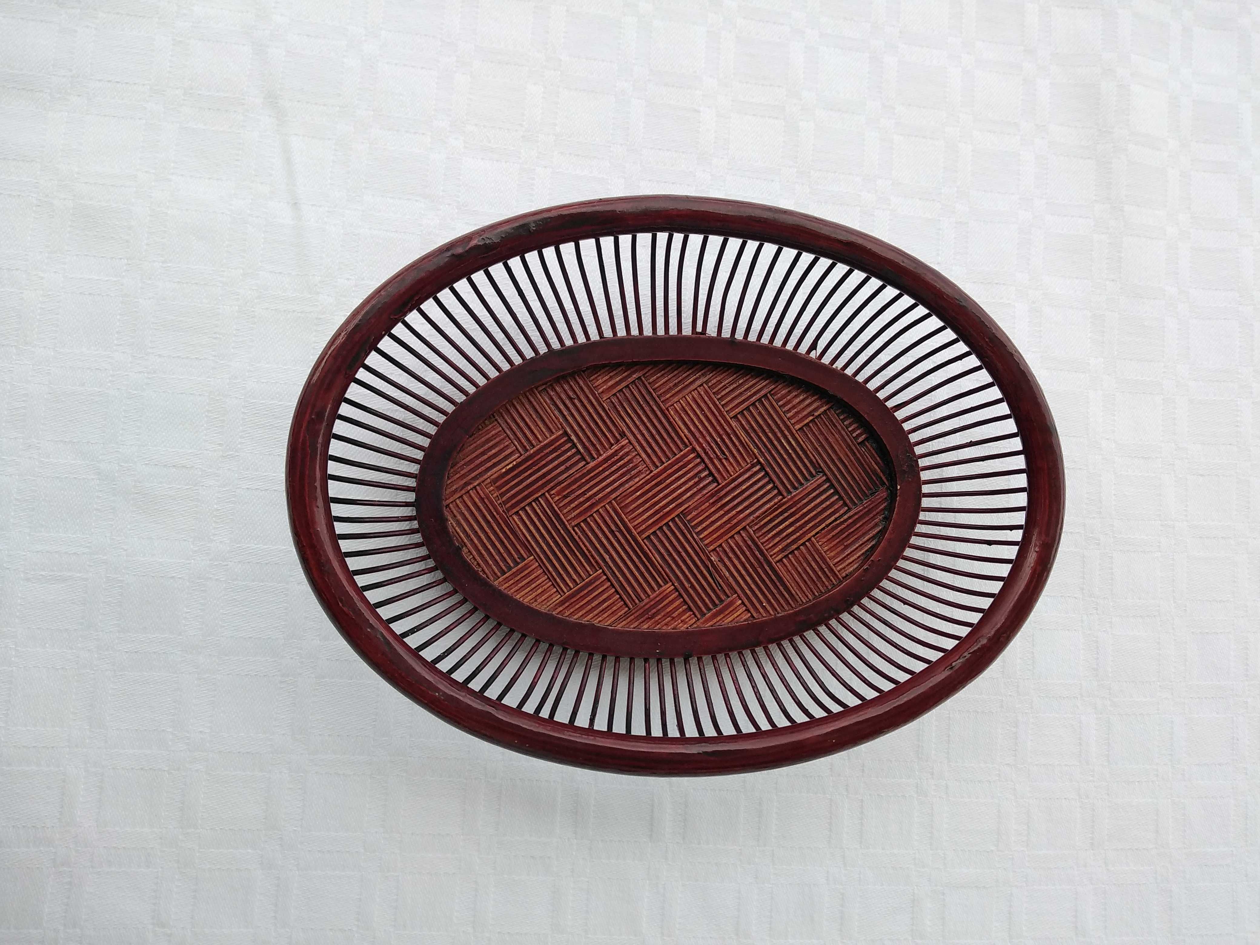 Pequena Cesta Envernizada