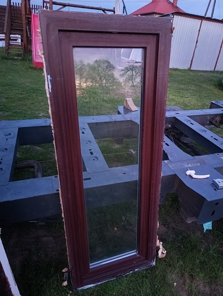 Okno 60x157 łazienkowe plastikowe rozwierno uchylne mahoń