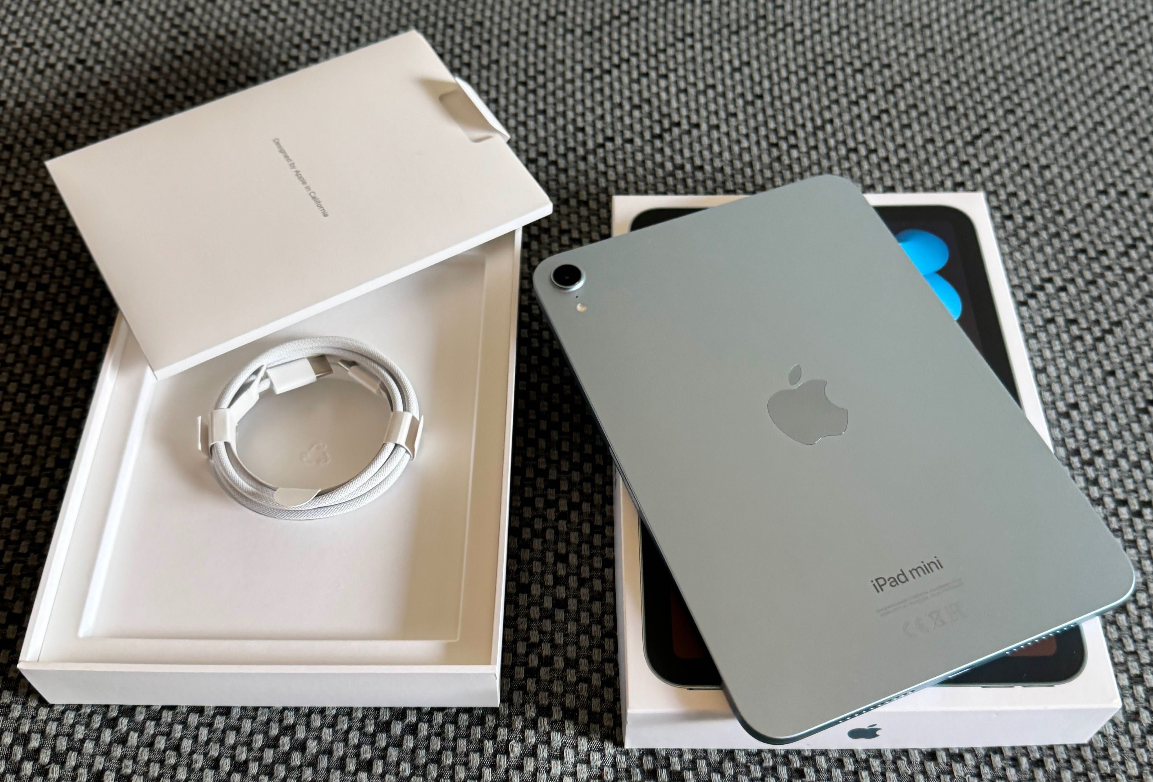 iPad mini 7 2024, 128GB Azul + Capa Apple, Novo